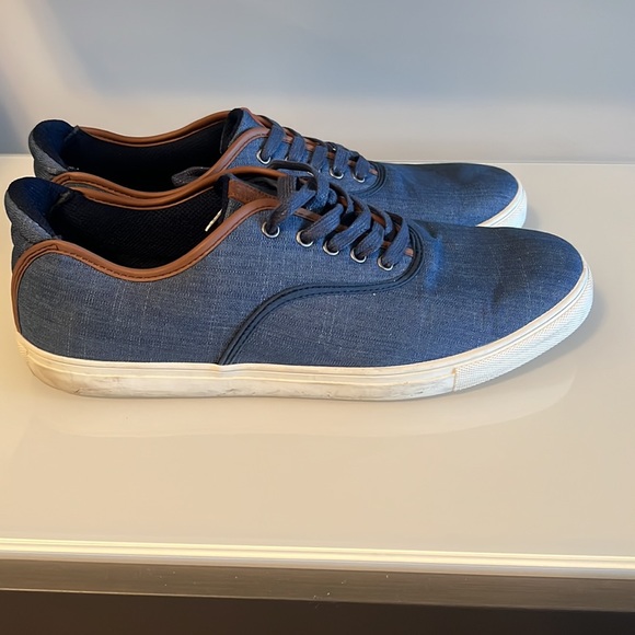 Size 13 Steve Madden blue denim shoes with brown leather accents - Picture 5 of 7